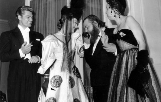 Jean Marais, Edwige Feuillere, Christian Berard au Bal du Panache en juin 1947 Neg:1986  --- French actors Jean Marais, Edwige Feuillere, Christian Berard at ball june 1947